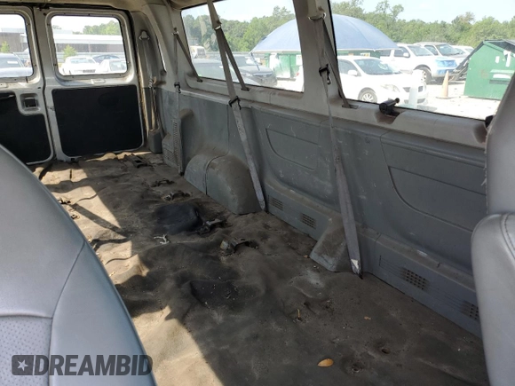 2003 Ford Econoline Passenger XL z VIN 1FBSS31S13HB64470, wystawiony jako Copart lot #55650805 z przebiegiem 278 968 mil mil oraz Szkoda całkowita • Salvage title. Historia ofert i sprzedaży dostępna na DreamBid. Obrazek 11.