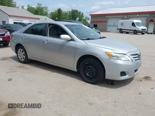 2010 Toyota Camry z VIN 4T4BF3EKXAR073360, wystawiony jako IAAI lot #42398755 z przebiegiem 263 278 mil mil oraz . Historia ofert i sprzedaży dostępna na DreamBid. Obrazek 1.