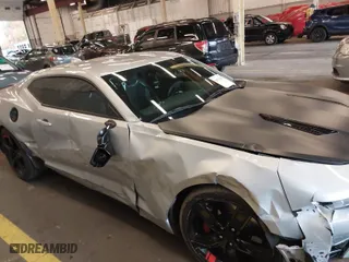2018 Chevrolet Camaro 2SS with VIN 1G1FG1R71J0165268, listed as a IAAI auction lot 40739457 with 27,039 mi miles. Bid and sale history available at carsss.com. Image 14.