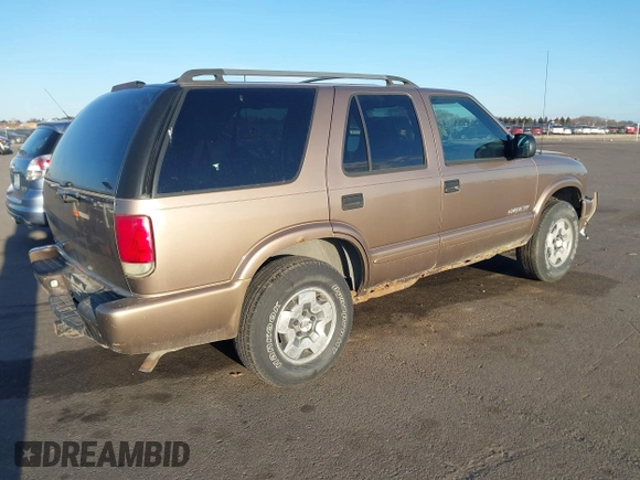 2004 Chevrolet Blazer LS z VIN 1GNDT13X74K143228, wystawiony jako IAAI lot #41761295 z przebiegiem 149 003 mil mil oraz . Historia ofert i sprzedaży dostępna na DreamBid. Obrazek 4.
