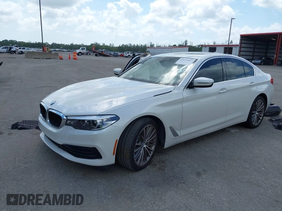 2020 BMW 5 Series 530i z VIN WBAJR3C02LWW65567, wystawiony jako IAAI lot #42113467 z przebiegiem 51 300 mil mil oraz . Historia ofert i sprzedaży dostępna na DreamBid. Obrazek 2.