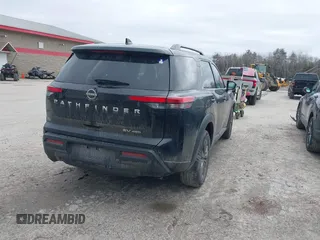 2023 Nissan Pathfinder SV z VIN 5N1DR3BC1PC245412, wystawiony jako IAAI lot #41914226 z przebiegiem 47 795 mil mil oraz . Historia ofert i sprzedaży dostępna na DreamBid. Obrazek 4.