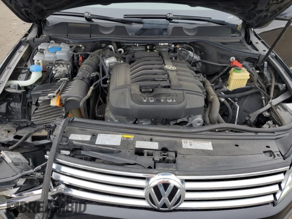 2017 Volkswagen Touareg Wolfsburg Edition with VIN WVGRF7BP9HD006520, listed as a Copart auction lot 84168634 with 76,596 mi miles and Salvage title. Bid and sale history available at DreamBid. Image 13.