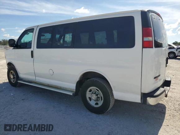 2012 Chevrolet Express Passenger 1LT z VIN 1GAZGYFG1C1154844, wystawiony jako Copart lot #64774005 z przebiegiem 181 261 mil mil oraz Szkoda całkowita • Salvage title. Historia ofert i sprzedaży dostępna na DreamBid. Obrazek 2.
