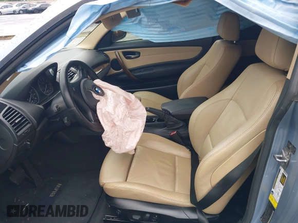 2010 BMW 1 Series 135i z VIN WBAUC7C5XAVK96378, wystawiony jako IAAI lot #42249530 z przebiegiem Nie podano mil oraz . Historia ofert i sprzedaży dostępna na DreamBid. Obrazek 5.