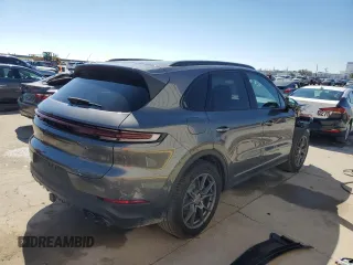 2024 Porsche Cayenne z VIN WP1AA2AY0RDA11814, wystawiony jako Copart lot #45279905 z przebiegiem 4 497 mil mil oraz Szkoda całkowita • Salvage title. Historia ofert i sprzedaży dostępna na DreamBid. Obrazek 3.