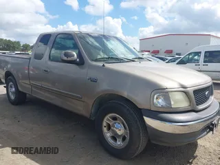 2002 Ford F-150 XL z VIN 1FTRX17222NA12740, wystawiony jako IAAI lot #42546970 z przebiegiem 163 344 mil mil oraz . Historia ofert i sprzedaży dostępna na DreamBid. Obrazek 1.