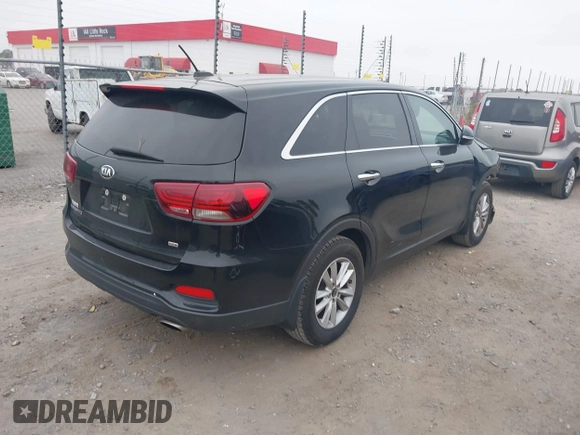 2019 Kia Sorento LX with VIN 5XYPG4A34KG579484, listed as a IAAI auction lot 40971250 with 142,327 mi miles. Bid and sale history available at carsss.com. Image 4.
