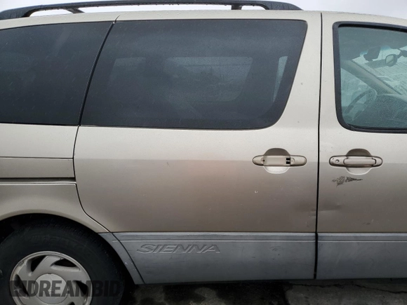 2001 Toyota Sienna LE with VIN 4T3ZF13C61U360050, listed as a Copart auction lot 49151345 with 225,181 mi miles and Salvage Title. Bid and sale history available at carsss.com. Image 11.