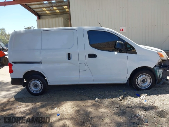 2015 Nissan NV200 SV z VIN 3N6CM0KN2FK690052, wystawiony jako IAAI lot #42438197 z przebiegiem 193 011 mil mil oraz . Historia ofert i sprzedaży dostępna na DreamBid. Obrazek 13.