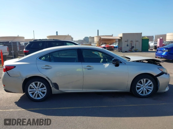 2013 Lexus ES 4dr Sdn with VIN JTHBK1GG1D2023369, listed as a IAAI auction lot 41539886 with 136,492 mi miles. Bid and sale history available at carsss.com. Image 13.