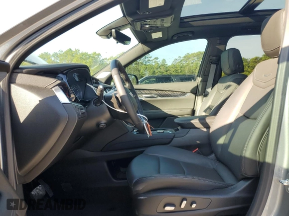 2024 Cadillac XT6 FWD Premium Luxury with VIN 1GYKPCRSXRZ727207, listed as a Copart auction lot 81742394 with 5,733 mi miles and Salvage Title. Bid and sale history available at carsss.com. Image 7.