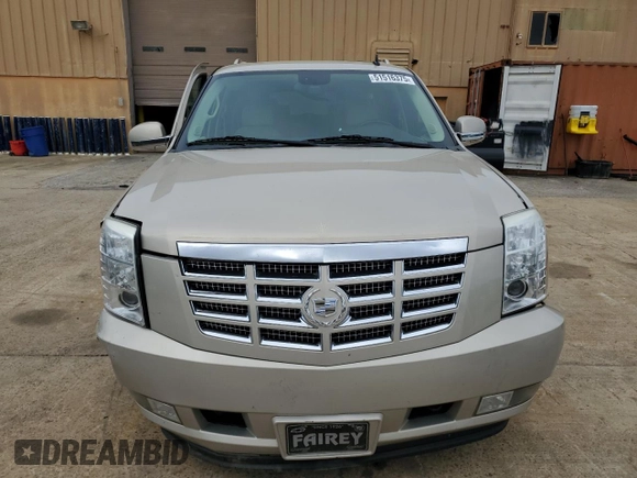 2008 Cadillac Escalade ESV z VIN 1GYFK668X8R195644, wystawiony jako Copart lot #51516375 z przebiegiem 212 510 mil mil oraz Szkoda całkowita • Salvage title. Historia ofert i sprzedaży dostępna na DreamBid. Obrazek 5.