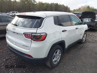 2022 Jeep Compass Sport z VIN 3C4NJCAB4NT121306, wystawiony jako IAAI lot #41763183 z przebiegiem 20 589 mil mil oraz . Historia ofert i sprzedaży dostępna na DreamBid. Obrazek 4.