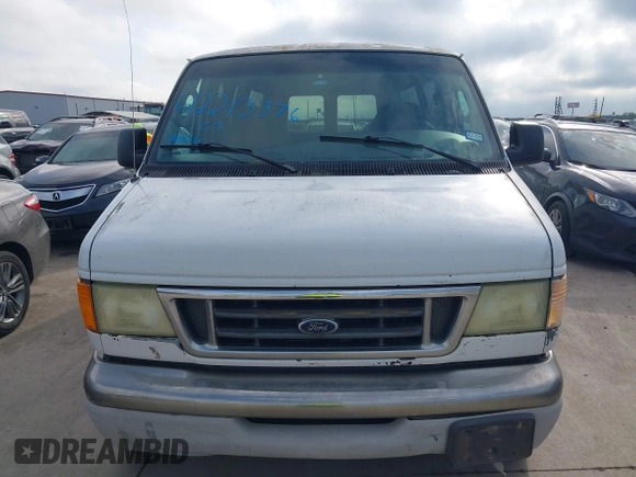 2003 Ford Econoline Passenger XL with VIN 1FDSS31L13HB83911, listed as a IAAI auction lot 42213376 with 236,989 mi miles. Bid and sale history available at carsss.com. Image 12.