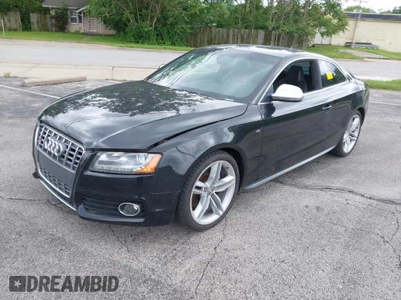 2009 Audi S5 z VIN WAURV78T99A033499, wystawiony jako IAAI lot #42323444 z przebiegiem 117 439 mil mil oraz . Historia ofert i sprzedaży dostępna na DreamBid. Obrazek 2.