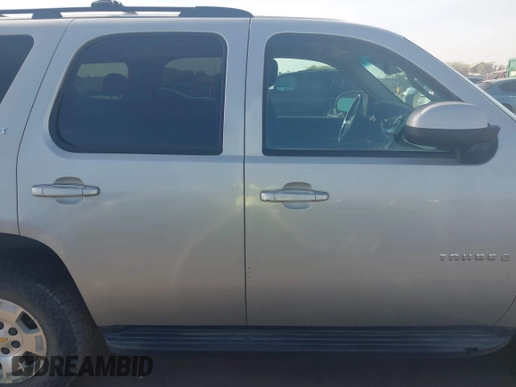 2009 Chevrolet Tahoe 1LT z VIN 1GNFK23049R133033, wystawiony jako IAAI lot #41140193 z przebiegiem 328 375 mil mil oraz . Historia ofert i sprzedaży dostępna na DreamBid. Obrazek 13.