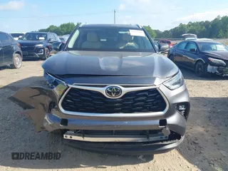 2023 Toyota Highlander L z VIN 5TDKDRAH6PS039527, wystawiony jako IAAI lot #42165200 z przebiegiem 27 350 mil mil oraz . Historia ofert i sprzedaży dostępna na DreamBid. Obrazek 12.