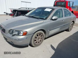 2001 Volvo S60 with VIN YV1RS61RX12066606, listed as a IAAI auction lot 41801626 with 161,504 mi miles. Bid and sale history available at carsss.com. Image 2.