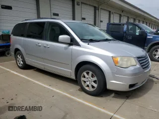 2010 Chrysler Town & Country Touring z VIN 2A4RR5D10AR273535, wystawiony jako Copart lot #54356665 z przebiegiem 238 132 mil mil oraz Szkoda całkowita • Salvage title. Historia ofert i sprzedaży dostępna na DreamBid. Obrazek 4.