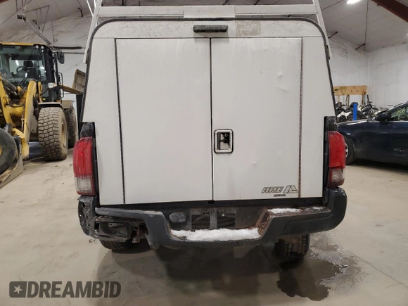 2018 Toyota Tacoma SR z VIN 5TFSX5EN3JX061440, wystawiony jako Copart lot #86986654 z przebiegiem 172 754 mil mil oraz Szkoda całkowita • Salvage title. Historia ofert i sprzedaży dostępna na DreamBid. Obrazek 6.