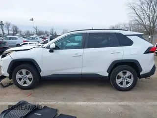 2020 Toyota RAV4 XLE with VIN 2T3P1RFV0LC075978, listed as a IAAI auction lot 41609384 with 72,983 mi miles. Bid and sale history available at carsss.com. Image 14.