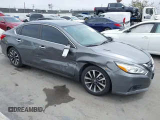2016 Nissan Altima S z VIN 1N4AL3AP5GC131352, wystawiony jako IAAI lot #42418679 z przebiegiem 106 576 mil mil oraz . Historia ofert i sprzedaży dostępna na DreamBid. Obrazek 1.