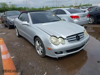 2007 Mercedes-Benz CLK-Class 3.5L with VIN WDBTK56F57F207294, listed as a IAAI auction lot 42128925 with 122,162 mi miles. Bid and sale history available at carsss.com. Image 1.