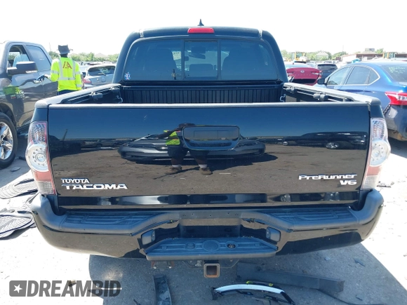 2014 Toyota Tacoma PreRunner with VIN 3TMJU4GN0EM160403, listed as a IAAI auction lot 41979894 with 169,941 mi miles. Bid and sale history available at carsss.com. Image 16.