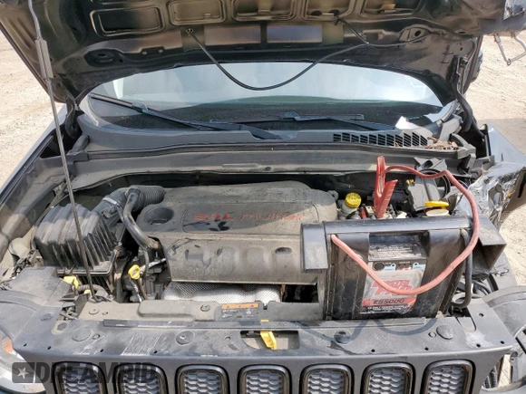 2018 Jeep Renegade Latitude with VIN ZACCJABB2JPH42698, listed as a Copart auction lot 57571445 with 68,692 mi miles and Salvage title. Bid and sale history available at DreamBid. Image 11.