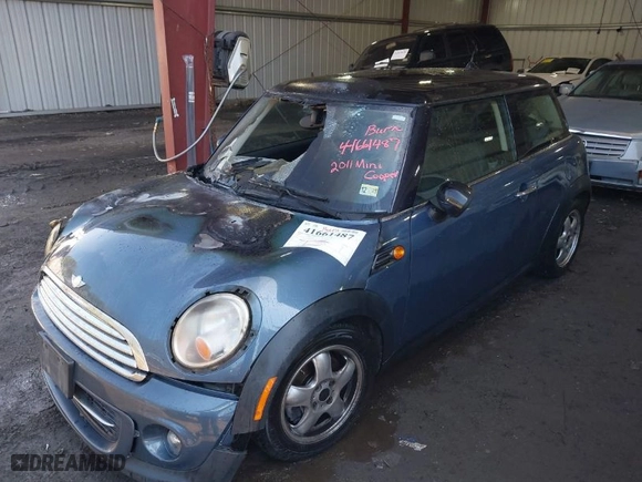 2011 MINI Cooper Hardtop with VIN WMWSU3C53BT093584, listed as a IAAI auction lot 41661487 with 1 mi miles. Bid and sale history available at carsss.com. Image 2.