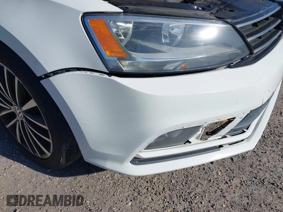 2015 Volkswagen Jetta SE with VIN 3VWD17AJ1FM419797, listed as a IAAI auction lot 42778996 with 138,194 mi miles and . Bid and sale history available at DreamBid. Image 6.
