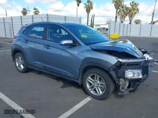 2020 Hyundai Kona SE with VIN KM8K1CAA7LU591838, listed as a IAAI auction lot 41789001 with 141,602 mi miles. Bid and sale history available at carsss.com. Image 1.