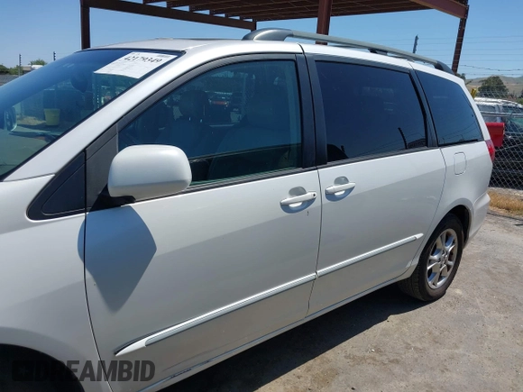 2005 Toyota Sienna XLE with VIN 5TDZA22C25S350614, listed as a IAAI auction lot 42179349 with 219,852 mi miles and . Bid and sale history available at carsss.com. Image 14.