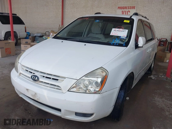 2008 Kia Sedona LX with VIN KNDMB233986267918, listed as a IAAI auction lot 41999497 with 146,774 mi miles. Bid and sale history available at carsss.com. Image 2.