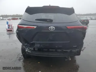 2022 Toyota Highlander XLE with VIN 5TDHZRBH7NS583655, listed as a Copart auction lot 84217444 with 46,830 mi miles and Salvage Title. Bid and sale history available at carsss.com. Image 6.