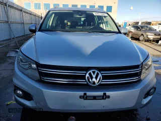2012 Volkswagen Tiguan LE z VIN WVGAV7AX6CW594438, wystawiony jako Copart lot #42971665 z przebiegiem 120 532 mil mil oraz Szkoda całkowita • Salvage title. Historia ofert i sprzedaży dostępna na DreamBid. Obrazek 5.