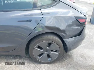 2023 Tesla Model 3 z VIN 5YJ3E1EA3PF435158, wystawiony jako IAAI lot #42356031 z przebiegiem 41 408 mil mil oraz . Historia ofert i sprzedaży dostępna na DreamBid. Obrazek 19.