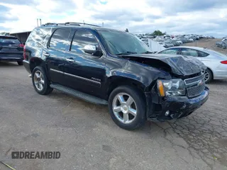 2011 Chevrolet Tahoe LTZ z VIN 1GNSCCE04BR196055, wystawiony jako IAAI lot #41717154 z przebiegiem 151 455 mil mil oraz . Historia ofert i sprzedaży dostępna na DreamBid. Obrazek 1.