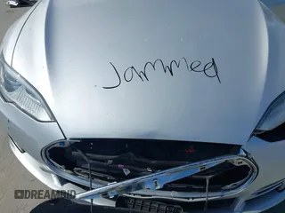 2014 Tesla Model S 60 z VIN 5YJSA1H17EFP43546, wystawiony jako IAAI lot #41896443 z przebiegiem Nie podano mil oraz . Historia ofert i sprzedaży dostępna na DreamBid. Obrazek 10.