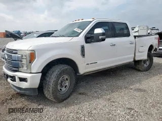 2017 Ford F-250 Lariat z VIN 1FT7W2BT7HEE41901, wystawiony jako Copart lot #55635425 z przebiegiem 233 769 mil mil oraz Szkoda całkowita • Salvage title. Historia ofert i sprzedaży dostępna na DreamBid. Obrazek 1.