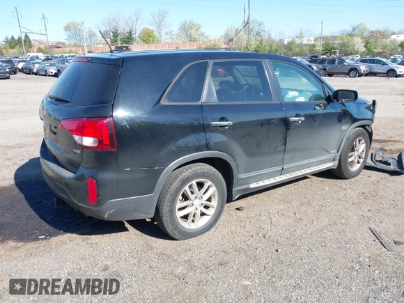 2015 Kia Sorento LX with VIN 5XYKTCA63FG614211, listed as a IAAI auction lot 42041969 with 133,264 mi miles and . Bid and sale history available at carsss.com. Image 4.