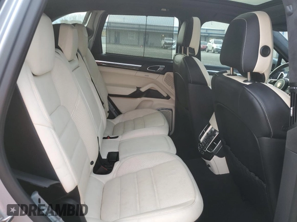 2016 Porsche Cayenne Turbo z VIN WP1AC2A22GLA88192, wystawiony jako Copart lot #86854034 z przebiegiem 42 288 mil mil oraz Szkoda całkowita • Salvage title. Historia ofert i sprzedaży dostępna na DreamBid. Obrazek 11.