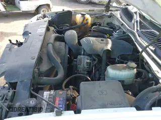 2006 Chevrolet Silverado 2500HD Work Truck z VIN 1GCHC24U96E278457, wystawiony jako IAAI lot #41701044 z przebiegiem 266 749 mil mil oraz . Historia ofert i sprzedaży dostępna na DreamBid. Obrazek 20.