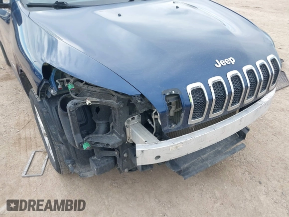 2018 Jeep Cherokee Latitude with VIN 1C4PJMCXXJD532507, listed as a IAAI auction lot 41895858 with 143,571 mi miles. Bid and sale history available at carsss.com. Image 6.