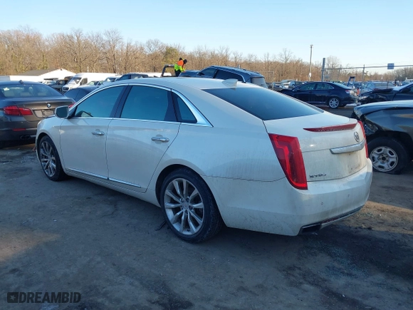 2015 Cadillac XTS Luxury with VIN 2G61N5S37F9182517, listed as a IAAI auction lot 41326594 with 175,663 mi miles. Bid and sale history available at carsss.com. Image 3.