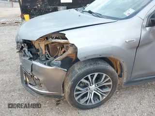 2018 Mitsubishi Outlander ES z VIN JA4AP3AU1JZ034958, wystawiony jako IAAI lot #41298536 z przebiegiem 145 267 mil mil oraz . Historia ofert i sprzedaży dostępna na DreamBid. Obrazek 18.