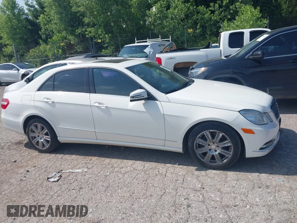 2013 Mercedes-Benz E 350 Luxury z VIN WDDHF5KB9DA733604, wystawiony jako IAAI lot #42514039 z przebiegiem 131 047 mil mil oraz . Historia ofert i sprzedaży dostępna na DreamBid. Obrazek 13.