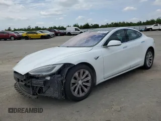 2018 Tesla Model S 75D z VIN 5YJSA1E27JF247900, wystawiony jako Copart lot #52014375 z przebiegiem 106 670 mil mil oraz Szkoda całkowita • Salvage title. Historia ofert i sprzedaży dostępna na DreamBid. Obrazek 1.