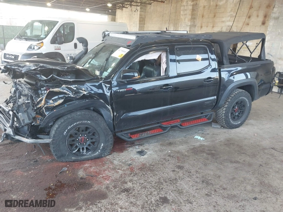 2018 Toyota Tacoma SR with VIN 5TFCZ5AN9JX125940, listed as a IAAI auction lot 41790040 with 80,454 mi miles. Bid and sale history available at carsss.com. Image 18.
